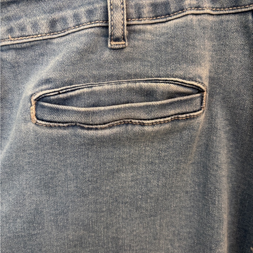 Luvamia XL Blue Jeans Cropped with front pockets button fly jeans - Picture 4 of 6